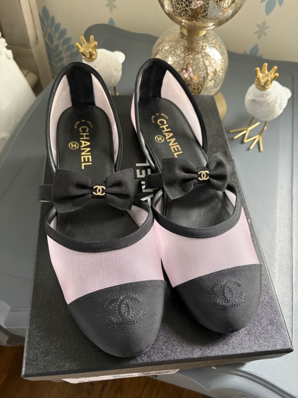 CHANEL 25B Black and Light Pink Bow Cap-Toe flats size 39.5